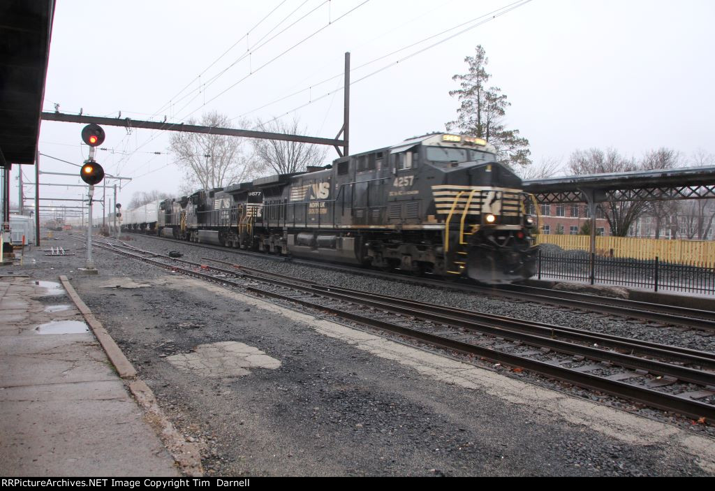 NS 4257 leads detour train X-801